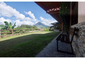 Cabinas Los Tucanes Private Room #3 with Volcano view
